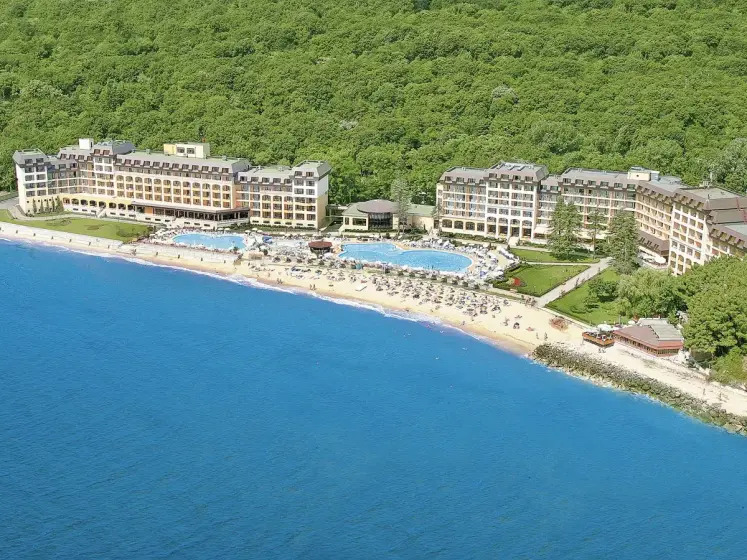 Хотел Ривиера Бийч 5*